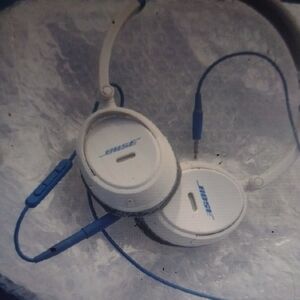 Bose White On-Ear Headphones with Blue Cable and Accents